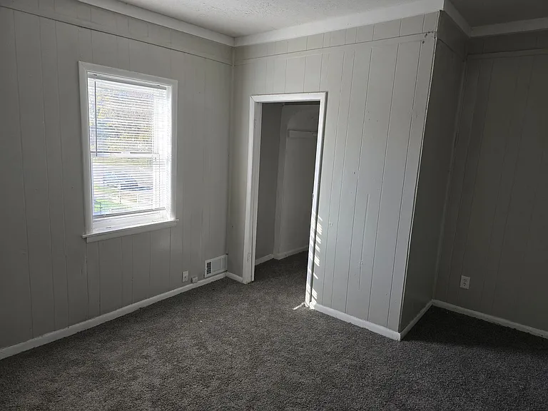 1521 & 1521 1/2 E Kirby Ave (AARC Management, LLC) — Photo 18