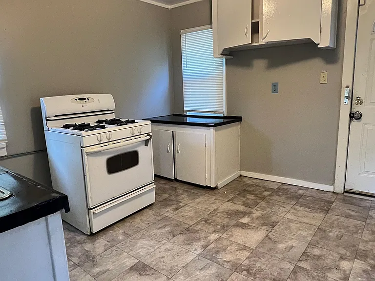 3550 Oliver Ave N — Photo 8