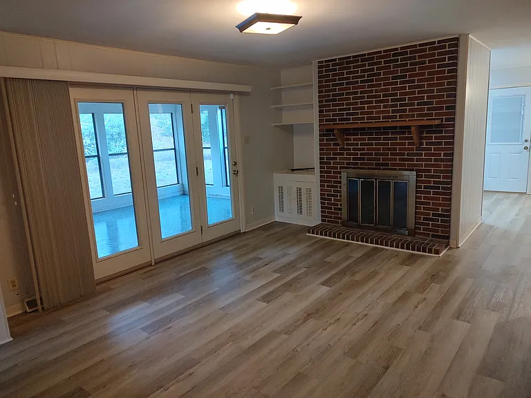 718 Desoto Rd SE — Photo 6