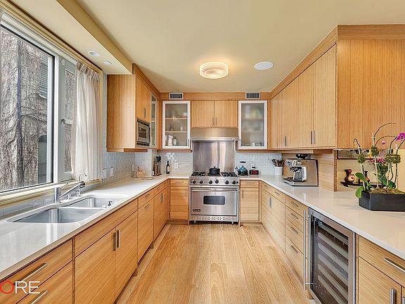 4th image of 217 E 5th St #Res