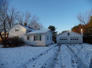 283 E Lake St, Harbor Springs, MI 49740