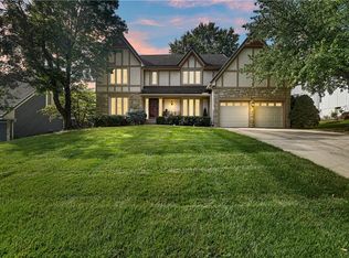 323 NW Woods Chapel Rd, Lees Summit, MO 64064