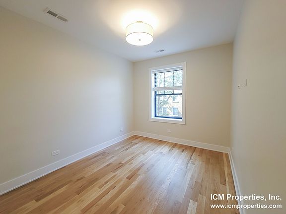 3rd image of 3352 N Sheffield Ave #3