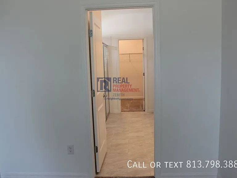 3911 N Maryland Ave — Photo 32