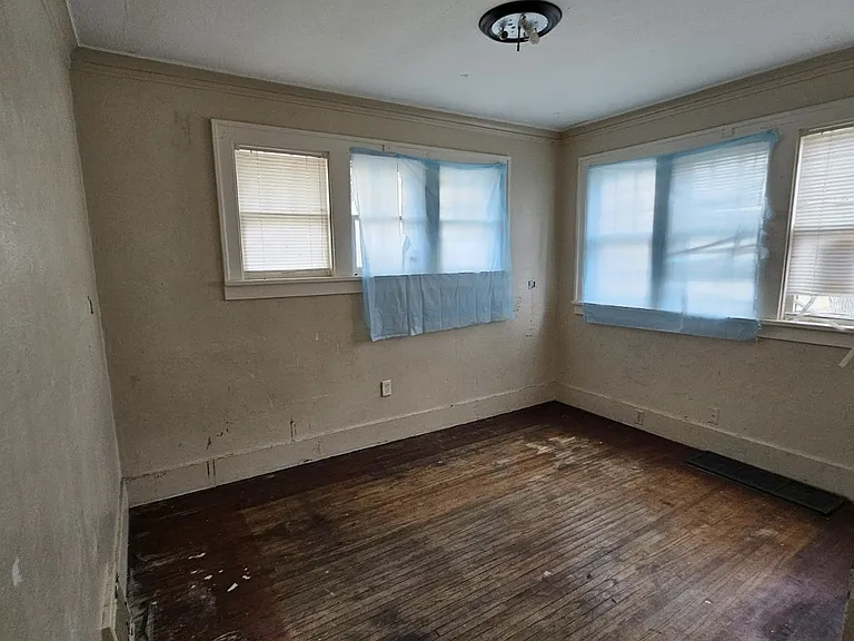 130 S Cleveland St — Photo 11