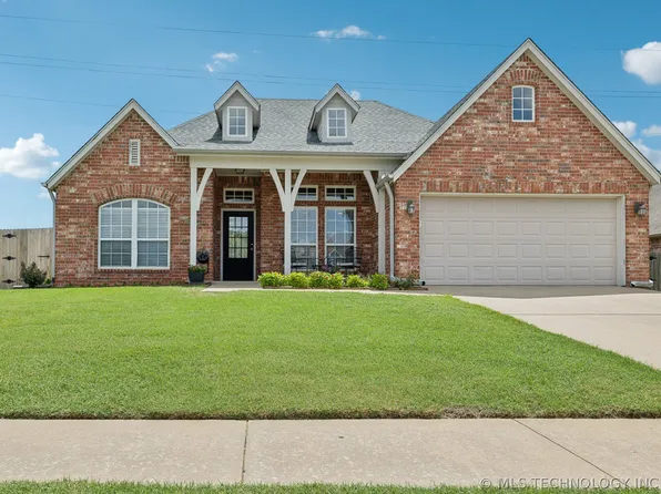 11711 S Locust Ave, Jenks, OK 74037