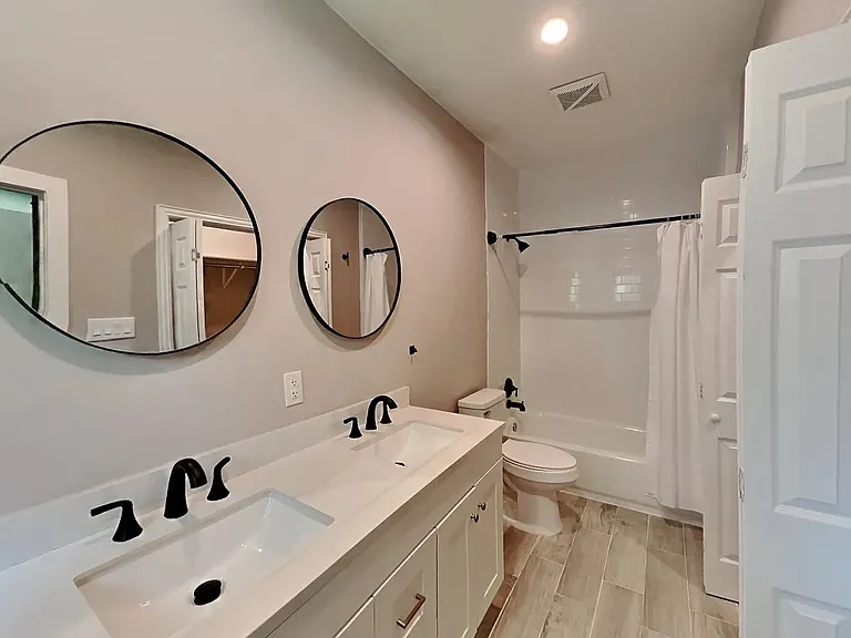 138 Hess St — Photo 10