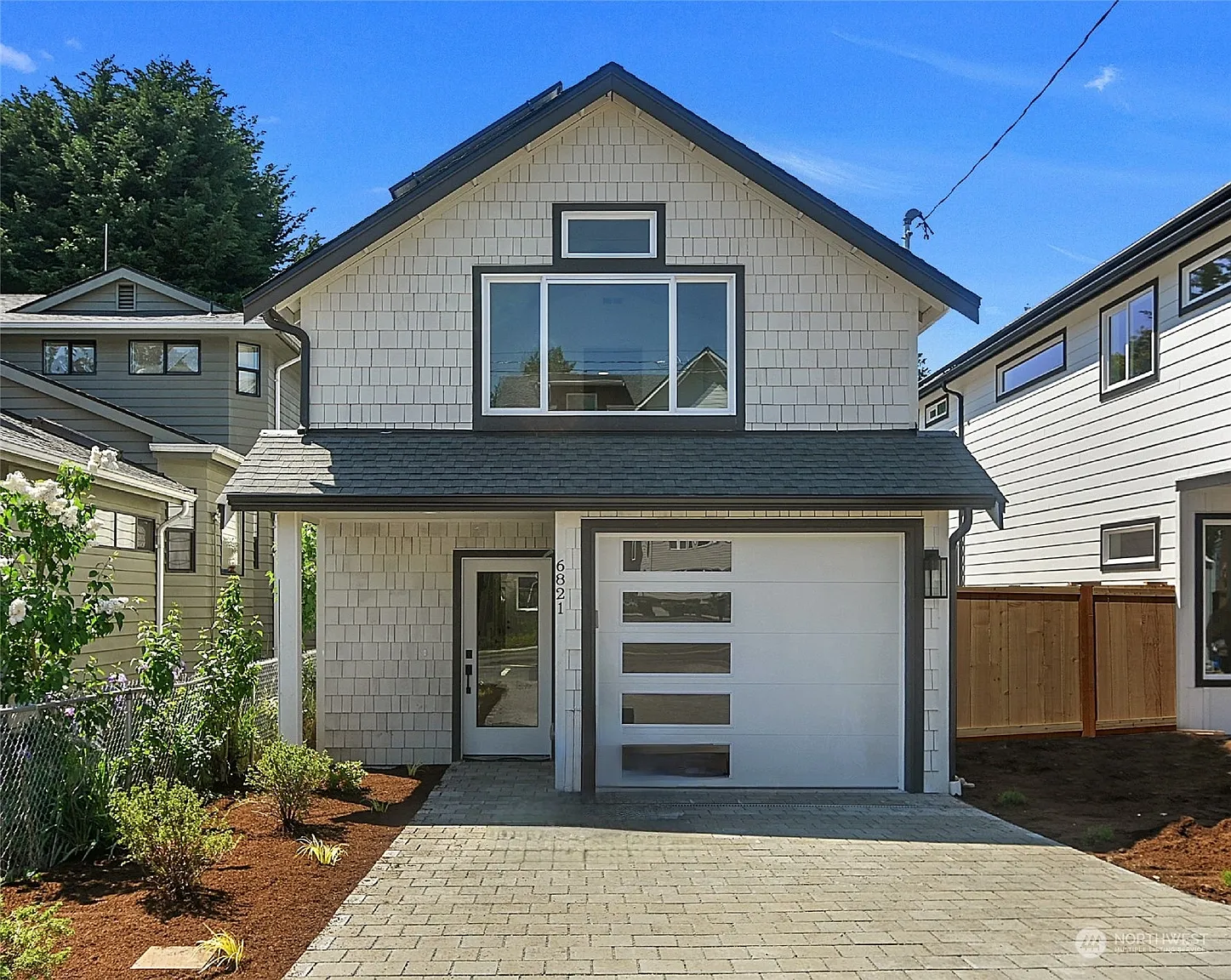 6821 25th Avenue NE photo 1
