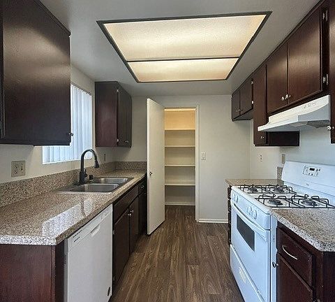 4th image of 3241 Triumph Ln #4