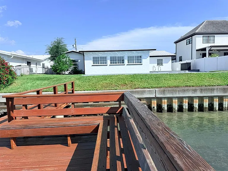720 Capri Blvd — Photo 33
