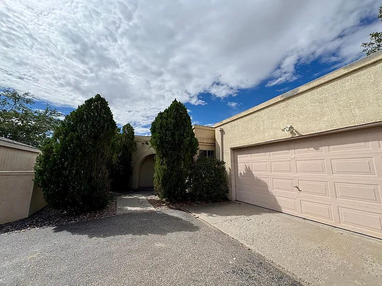 1928 Lee Loop NE — Photo 1