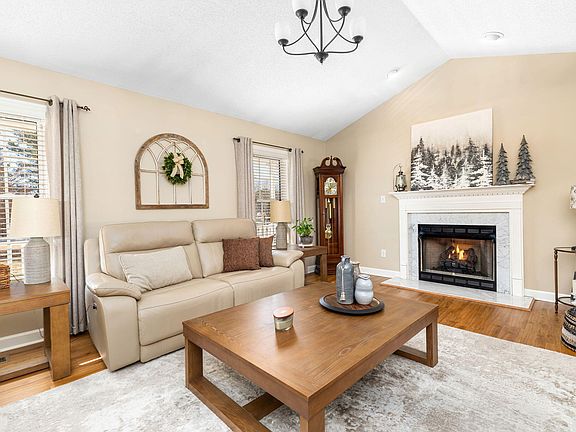 2nd image of 1157 Franklin Ln