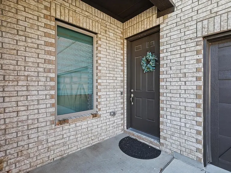 222 Woodson St — Photo 3