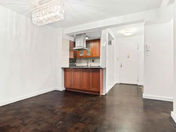 345 East 69th Street image 5 of 16