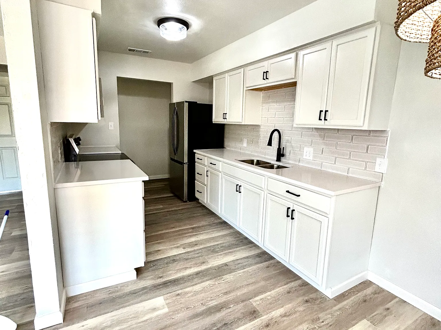 3 bed, 1323 sqft, $2,350 — Photo 4