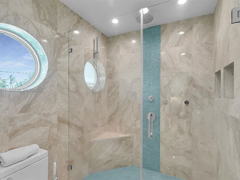 232 W Seaview Dr — Photo 41