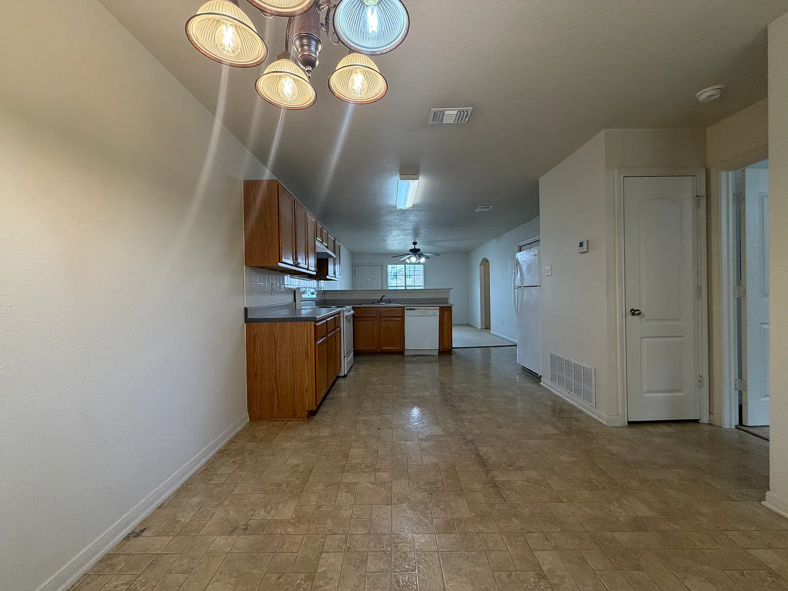 3 bed, 1154 sqft, $895 — Photo 4