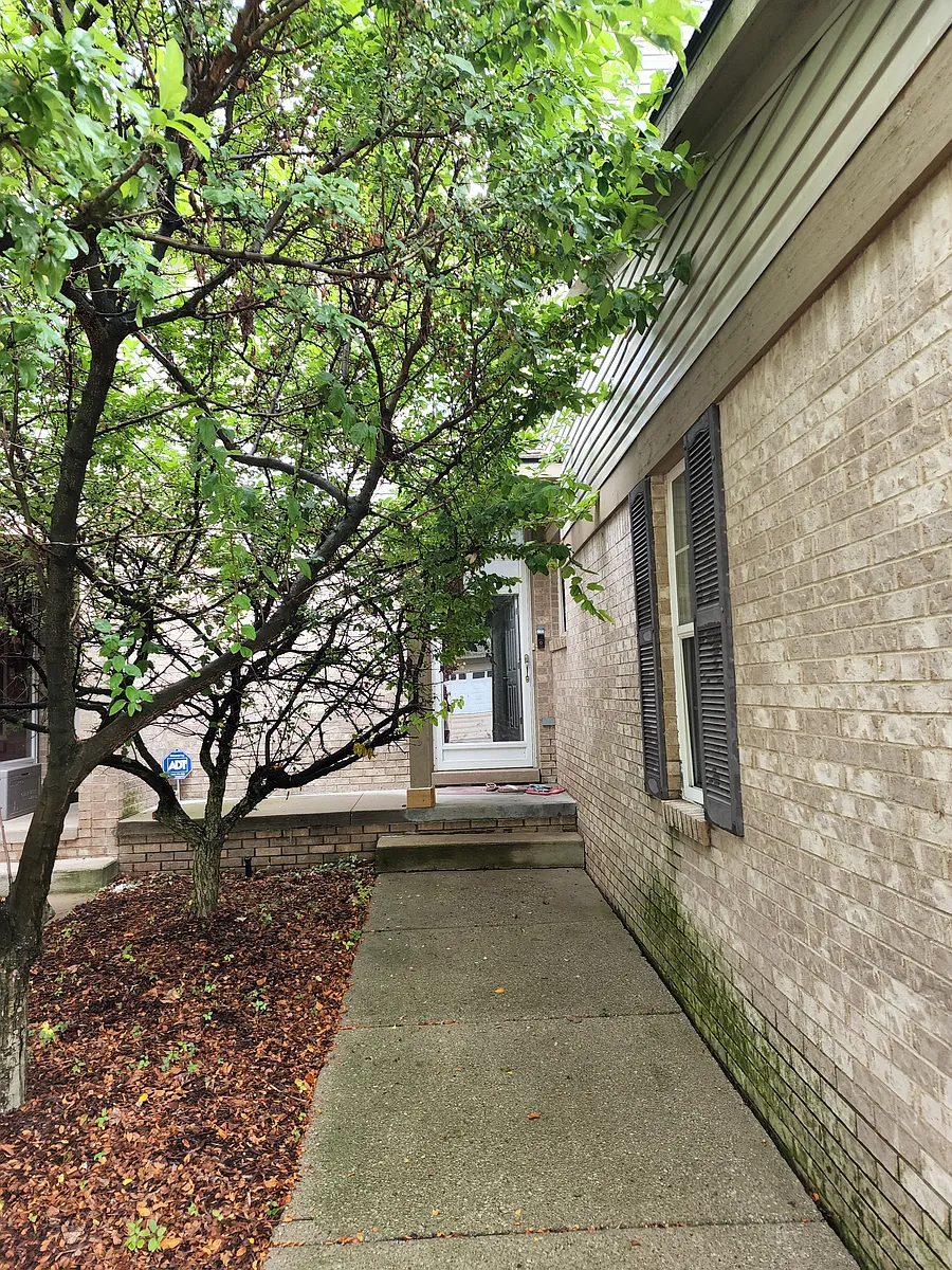 Building Photo - 1725 Heron Cir