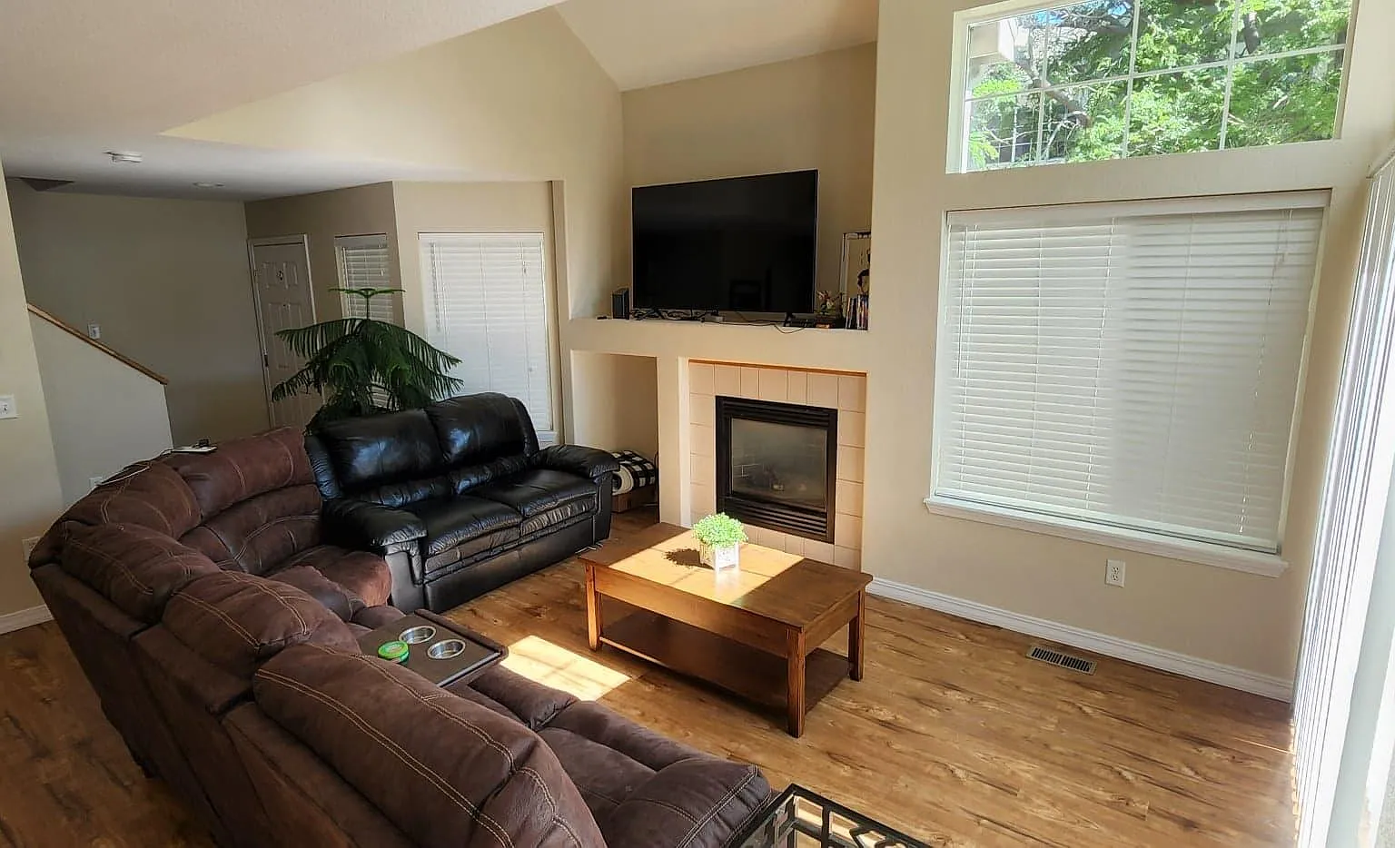 2 bed, 1.5 bath, 1965 sqft, $2,100 — Photo 3