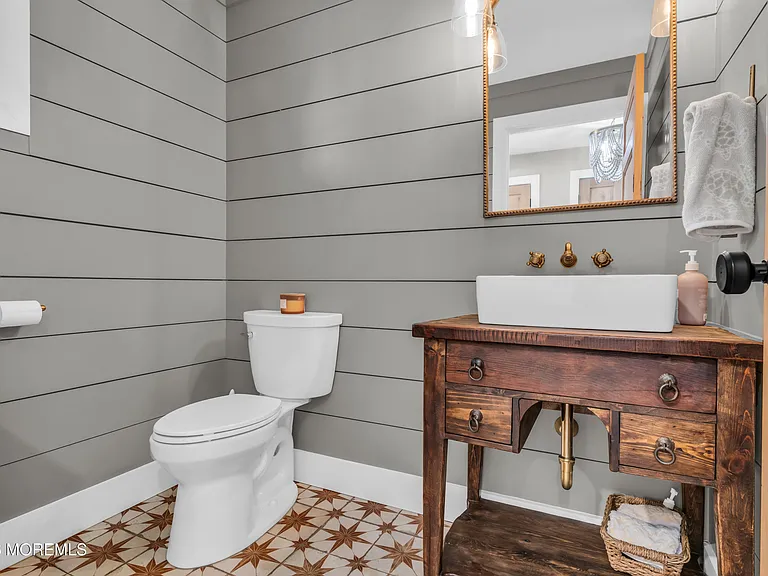 2411 Fairview Dr — Photo 4