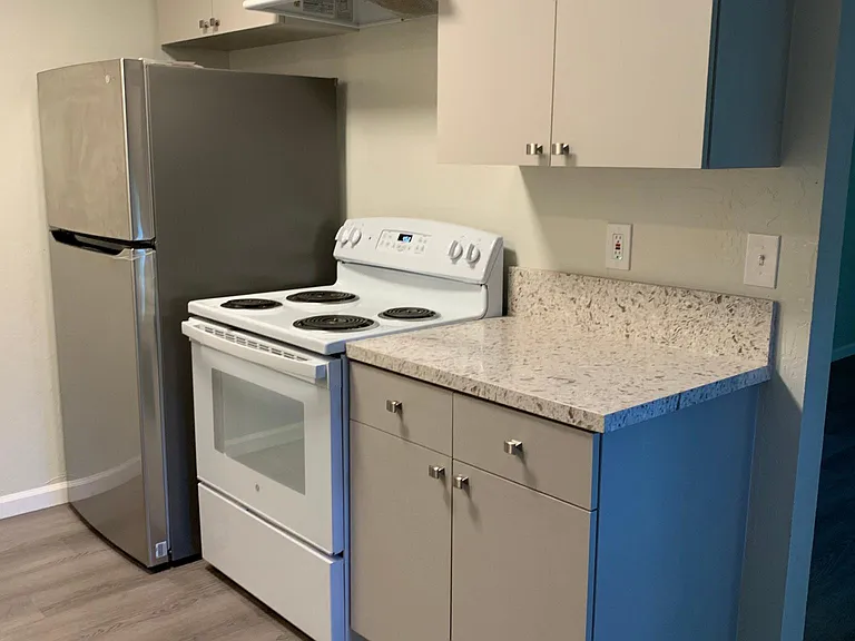 355 Bellerose Dr #2 — Photo 2