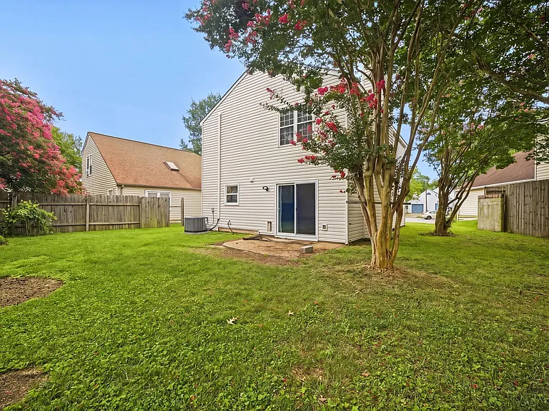 5408 Lord Dunmore Ct — Photo 5