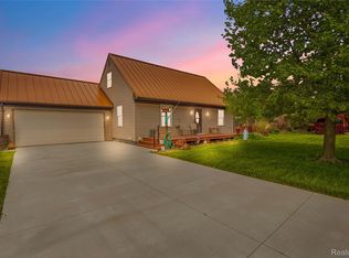 792 Fairview Dr, Imlay City, MI 48444