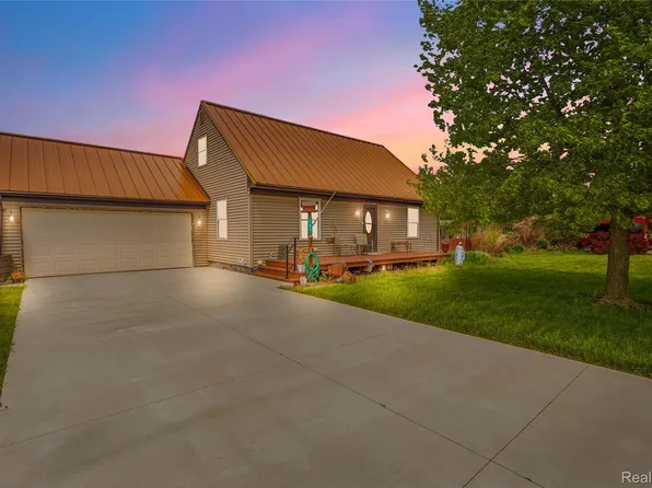 792 Fairview Dr, Imlay City, MI 48444