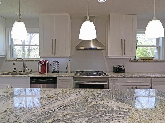 4th image of 12165 Woodsfield Cir E