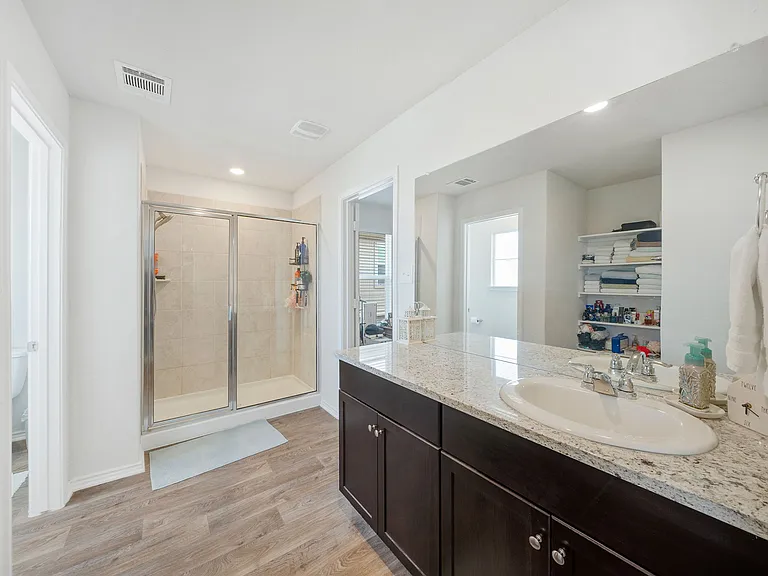 6630 Greensleeves — Photo 4