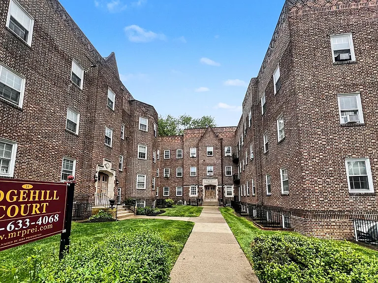Edgehill Court — Photo 29
