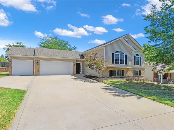 105 Hidden Pines Ln, Warrensburg, MO 64093