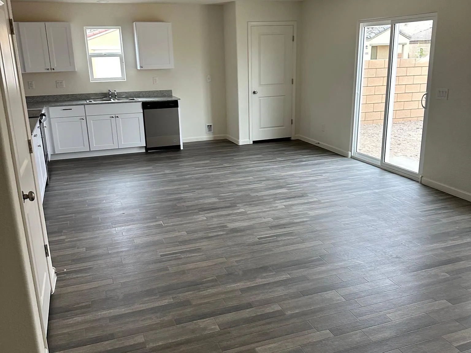 1212 Riverwalk Dr — Photo 3