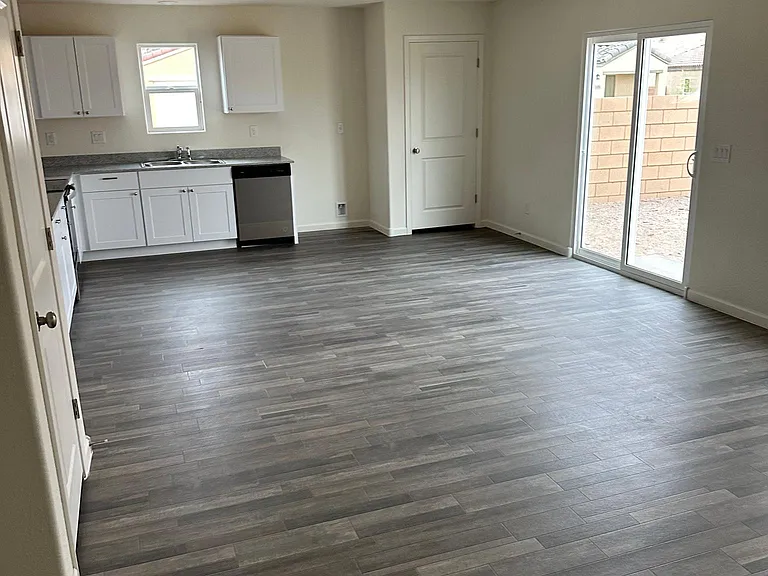 1212 Riverwalk Dr — Photo 3