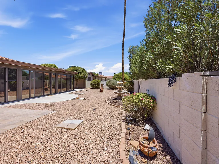 26009 S New Town Dr — Photo 27
