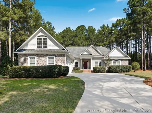 11 Rolling Pines Dr, Spring Lake, NC 28390