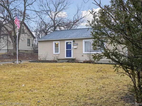 31734 Cambridge St, Garden City, MI 48135