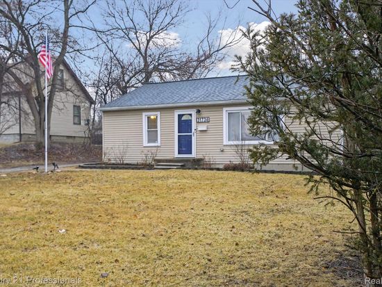 31734 Cambridge St, Garden City, MI 48135