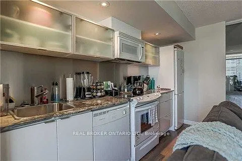 4K Spadina Ave #1010 — Photo 3
