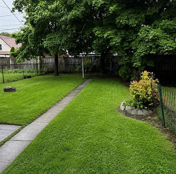 1532 Albert Rd — Photo 8