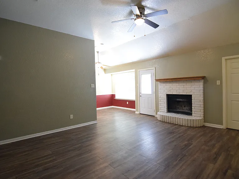 203 Bronc Dr — Photo 11