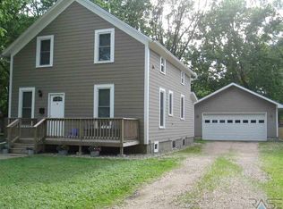 207 N 7th St, Beresford, SD 57004