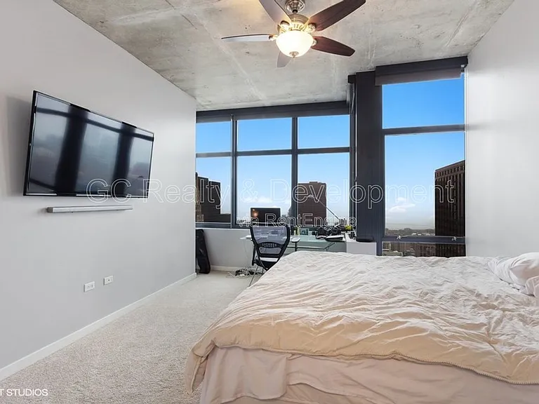 235 W Van Buren St #4501 — Photo 7