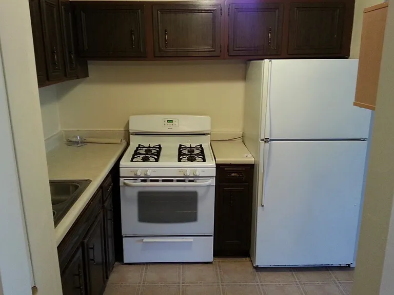 9S240 Lake Dr #17-104 — Photo 4