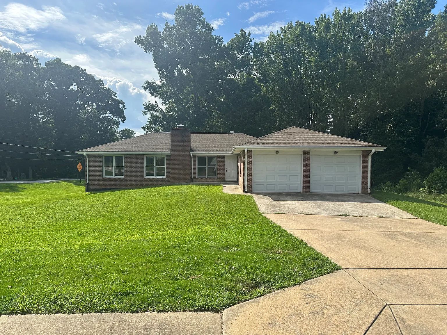 3 bed, 1616 sqft, $1,900 — Photo 2