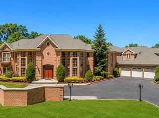 250 Oyster Bay Road, Locust Valley, NY 11560