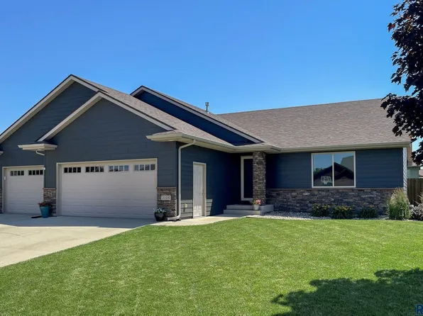 3104 S Dubuque Ave, Sioux Falls, SD 57110