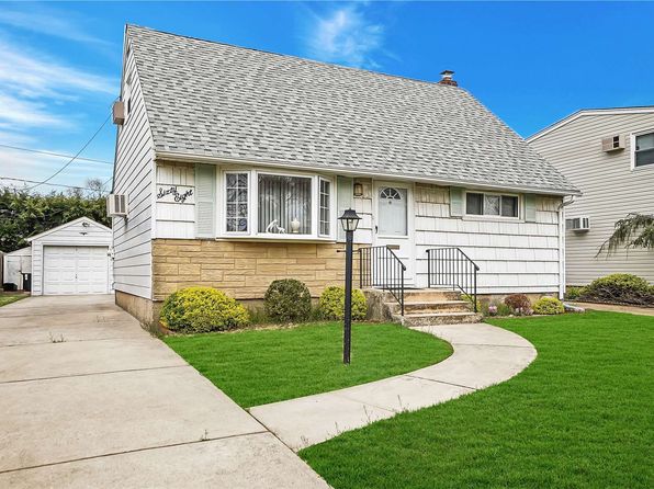 Hicksville Real Estate Hicksville Ny Homes For Sale Zillow