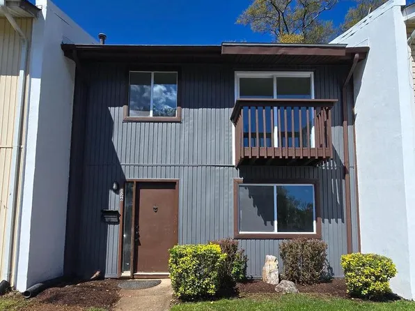 126 Richland Cir, Sterling, VA 20164