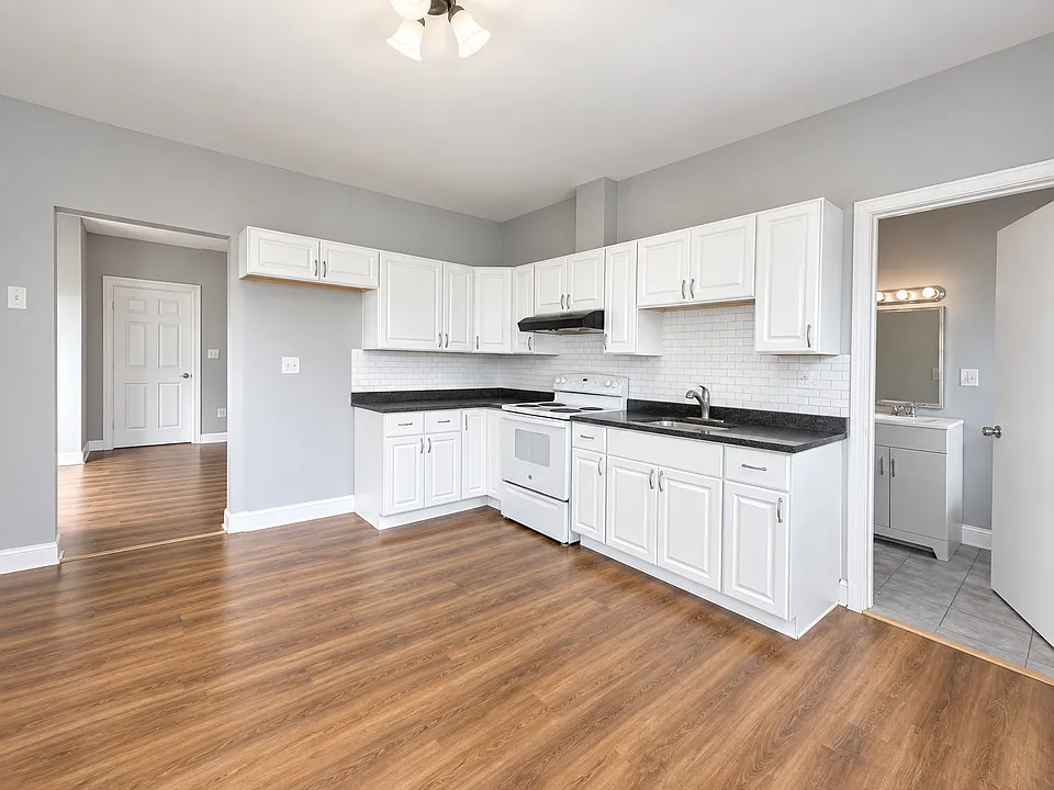 131 Howard Ave #1